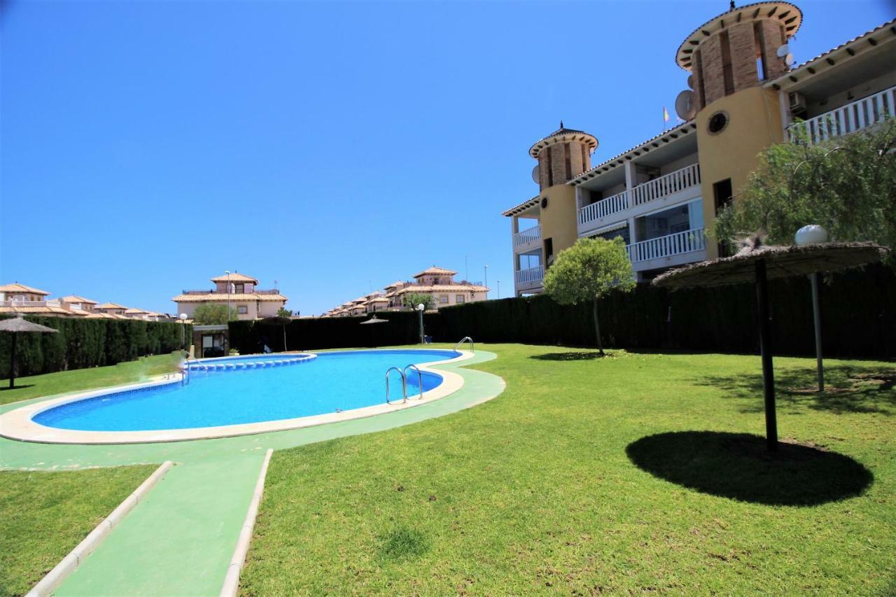 Best House Rubi Orihuela Exterior photo